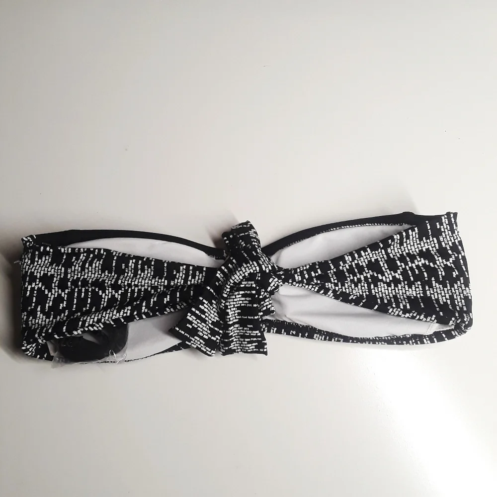 NEW Lili Blu Strapless Black White Green Tribal Print Medium Bikini Top